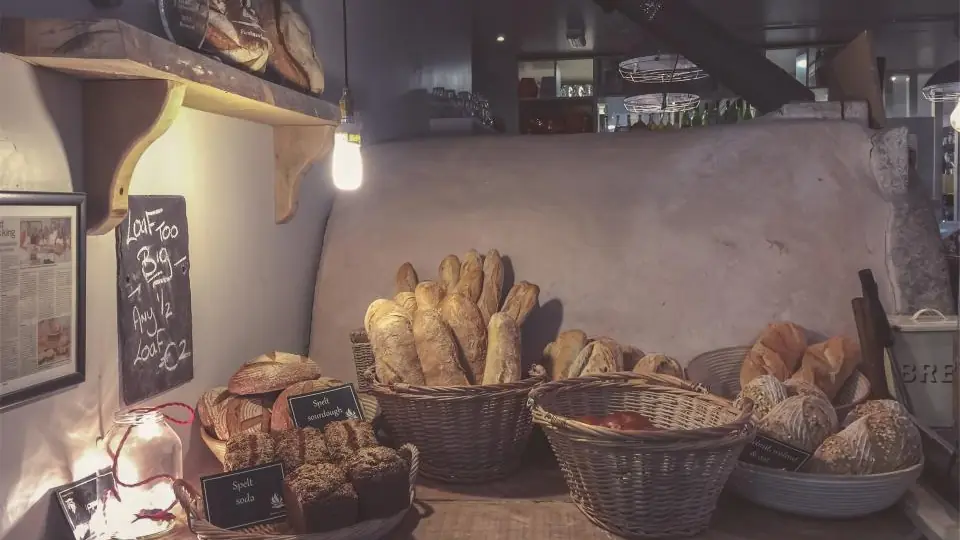 Bread in baskets on the shelves of a bakery